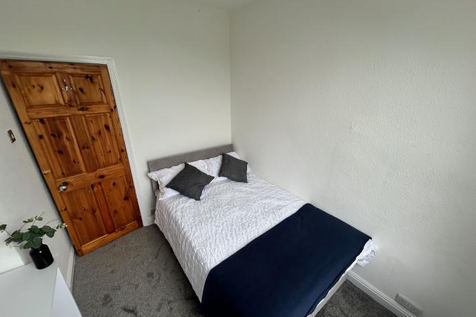 Room Graham Grove in Leeds