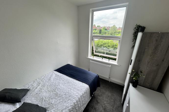 Room Graham Grove in Leeds
