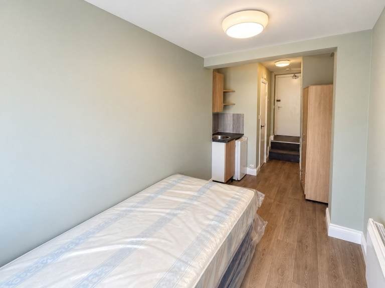 Flat Alford Road in Greater London