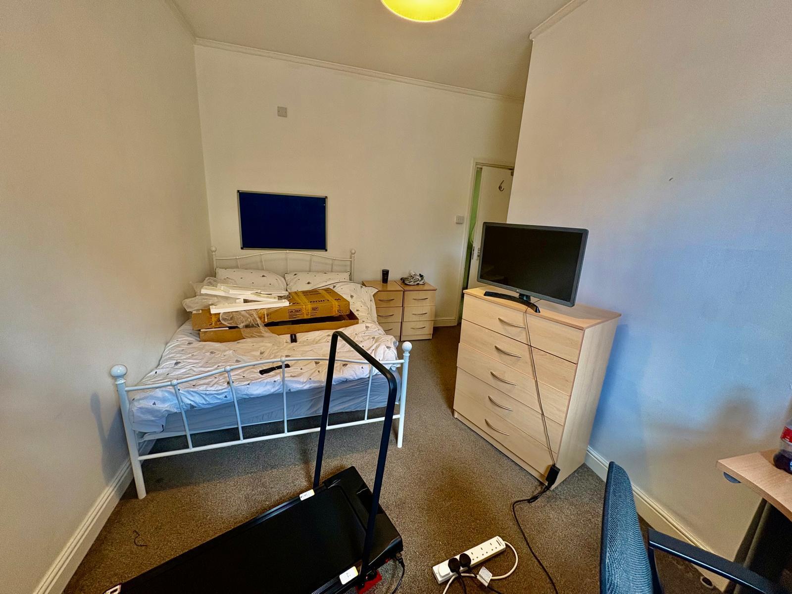 Room Forest Road West in Nottingham