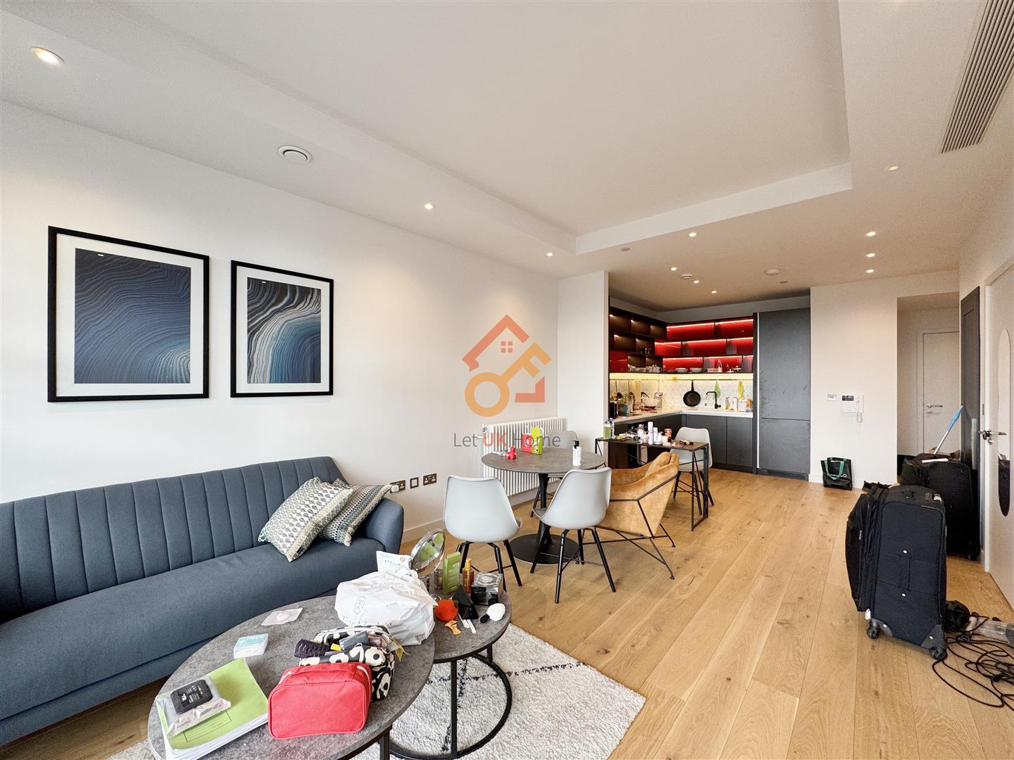 Flat City Island Way in Greater London