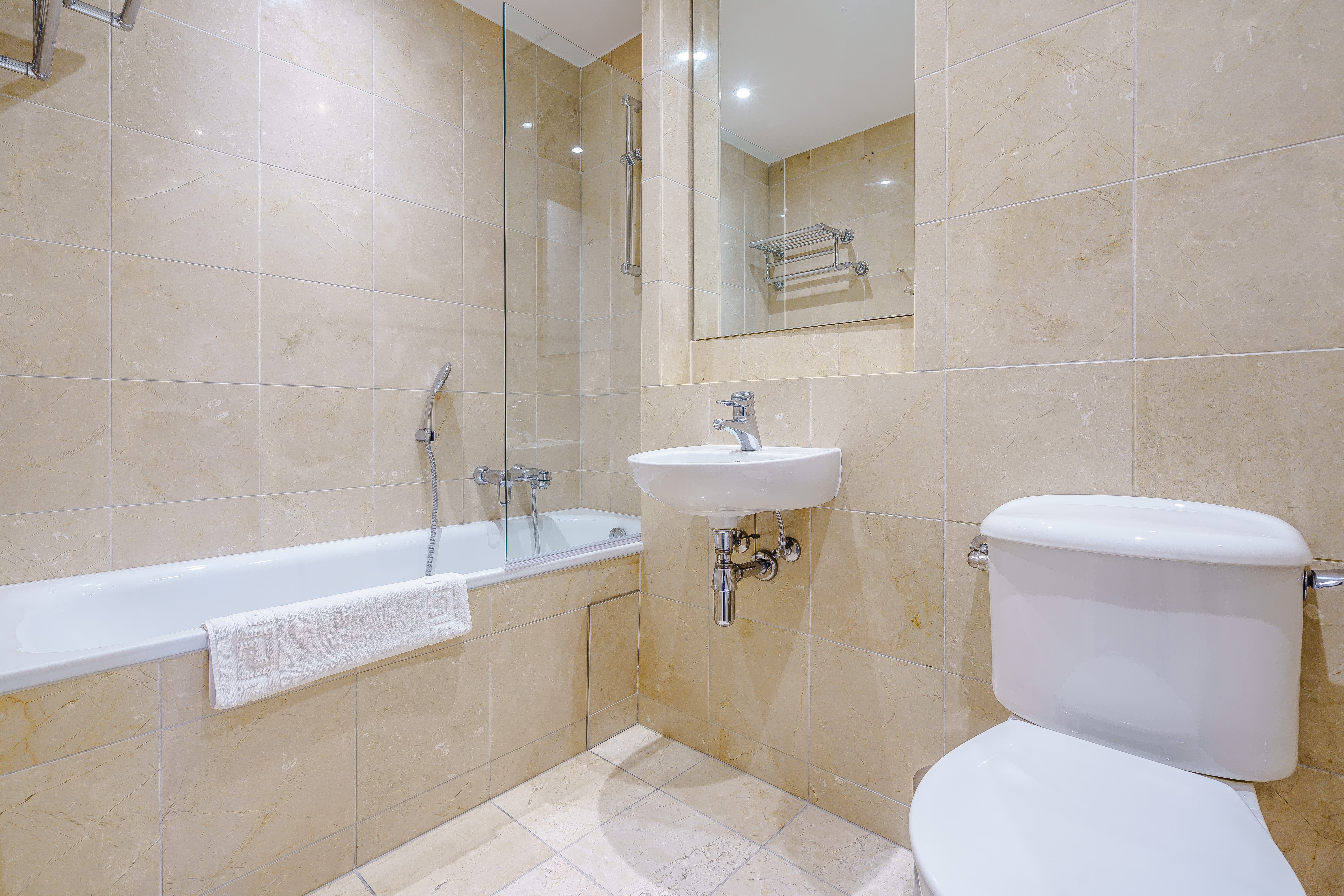 Flat Westferry Circus in Greater London