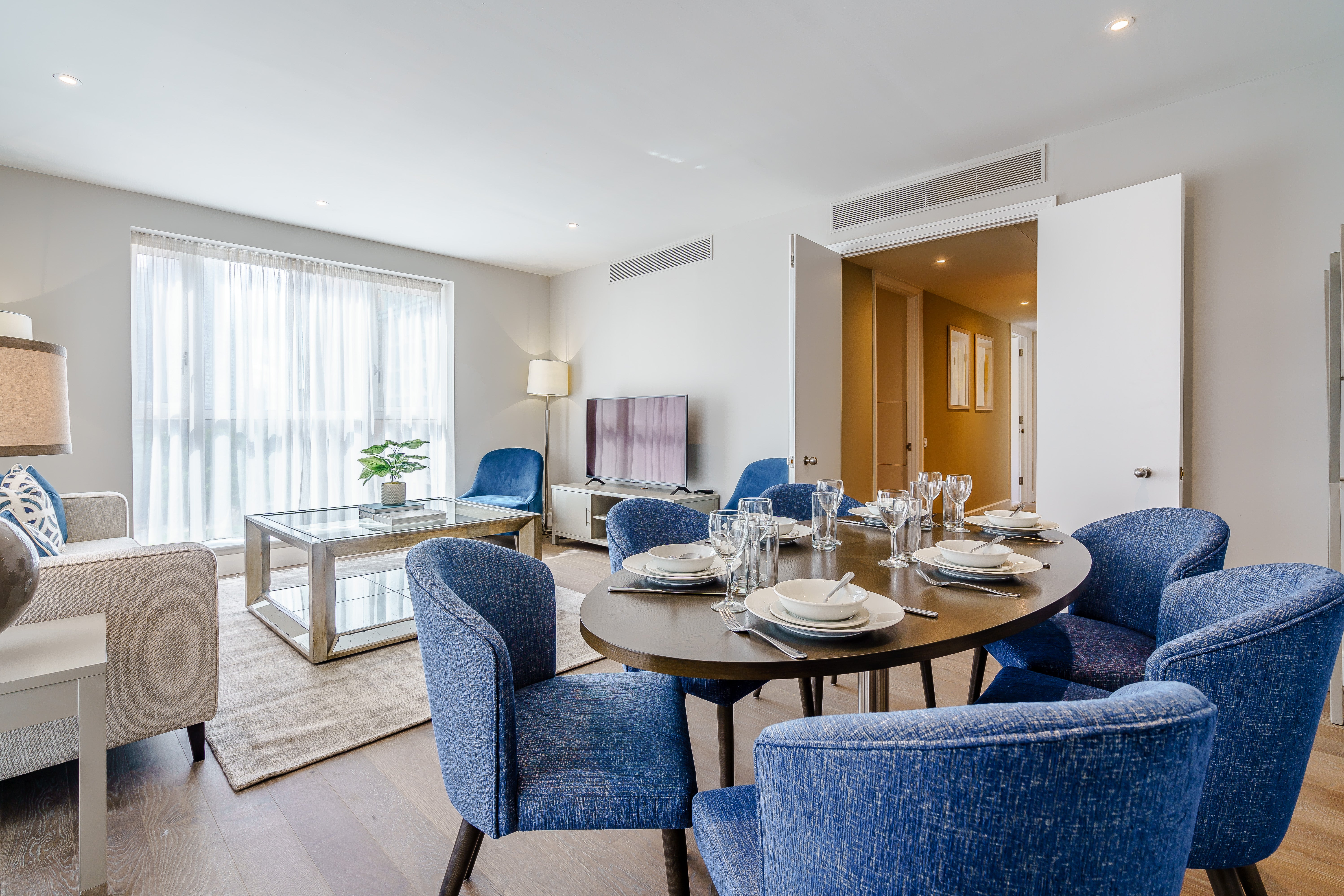 Flat Westferry Circus in Greater London