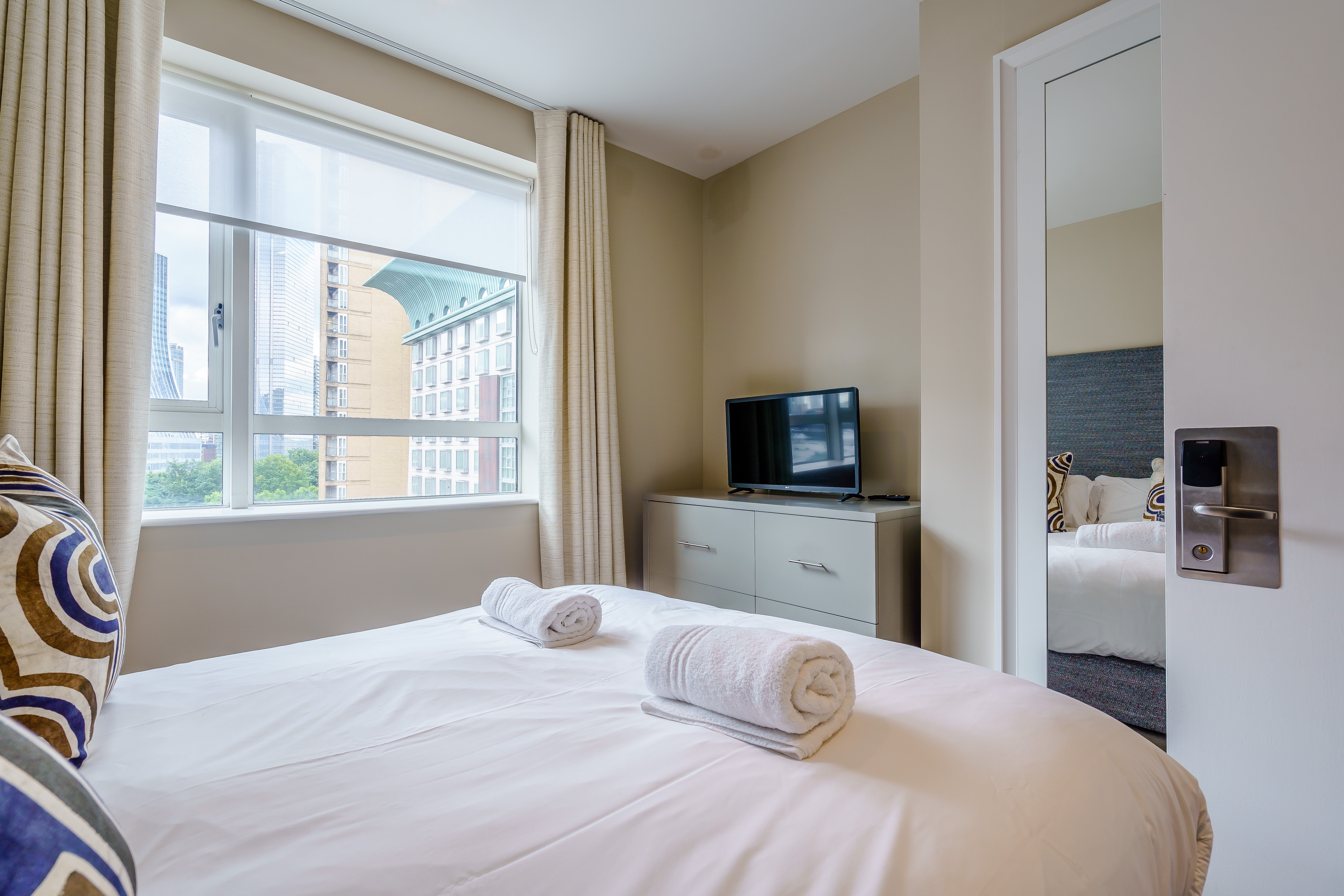Flat Westferry Circus in Greater London