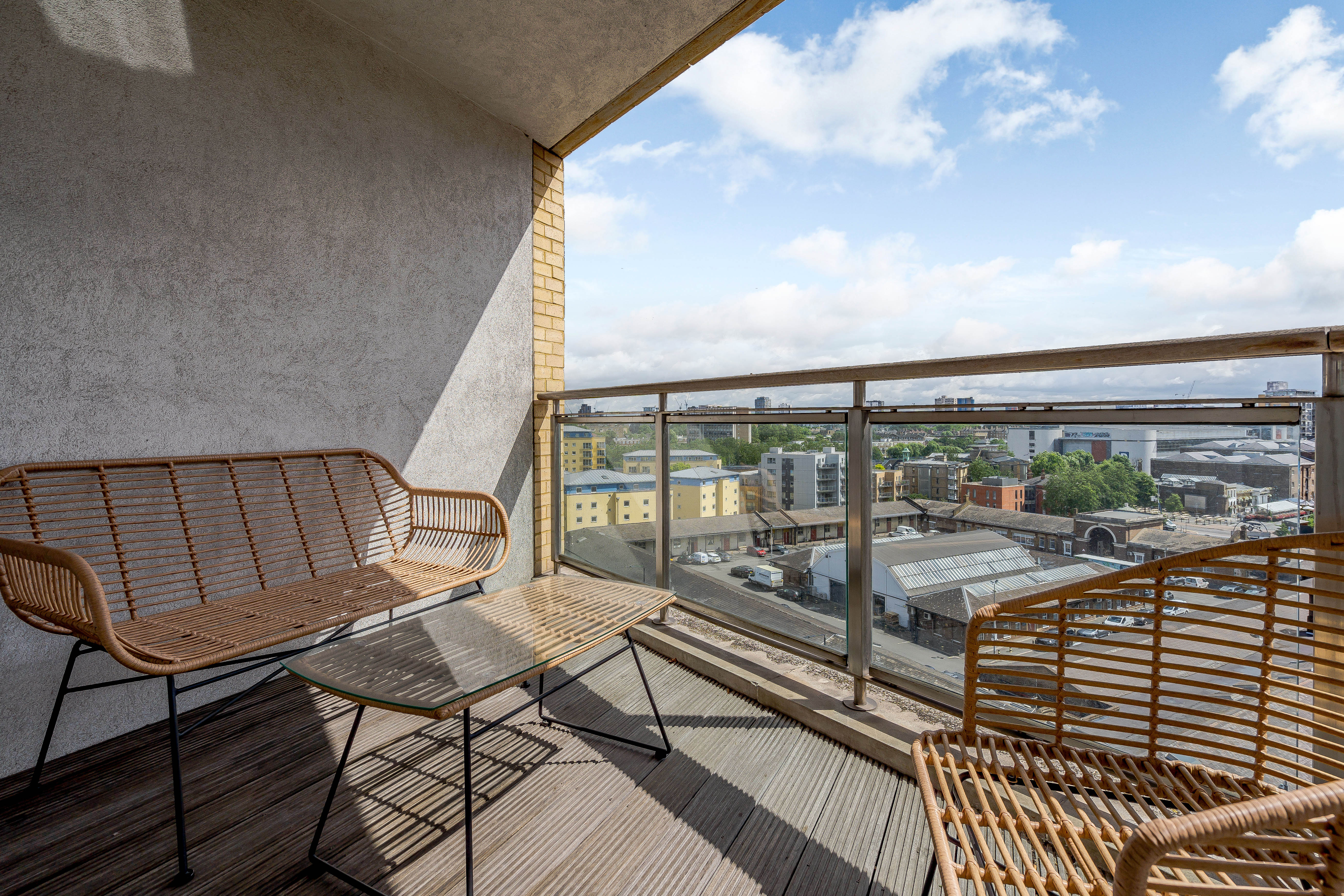 Flat Westferry Circus in Greater London