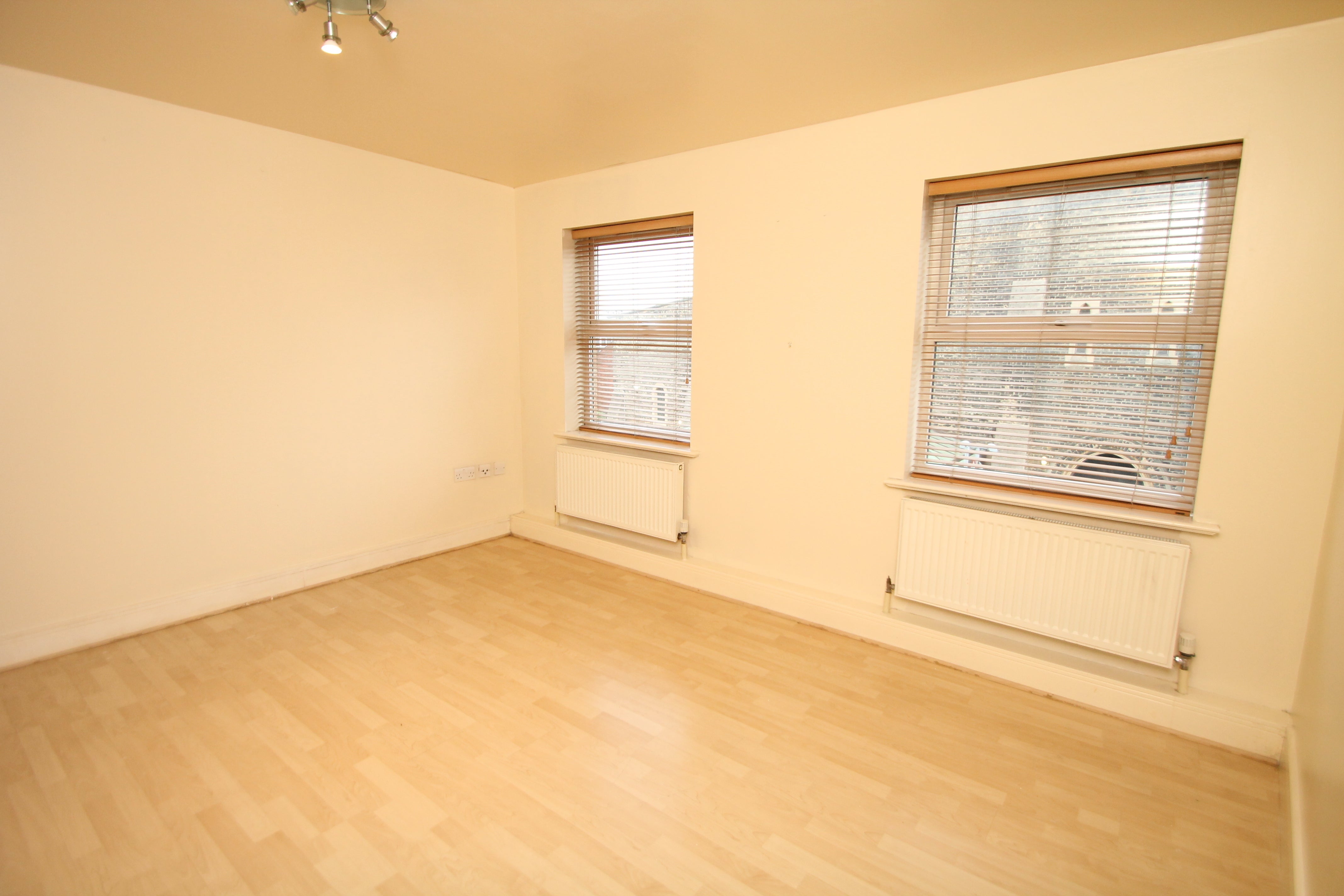 Flat Burnhill Road in Greater London