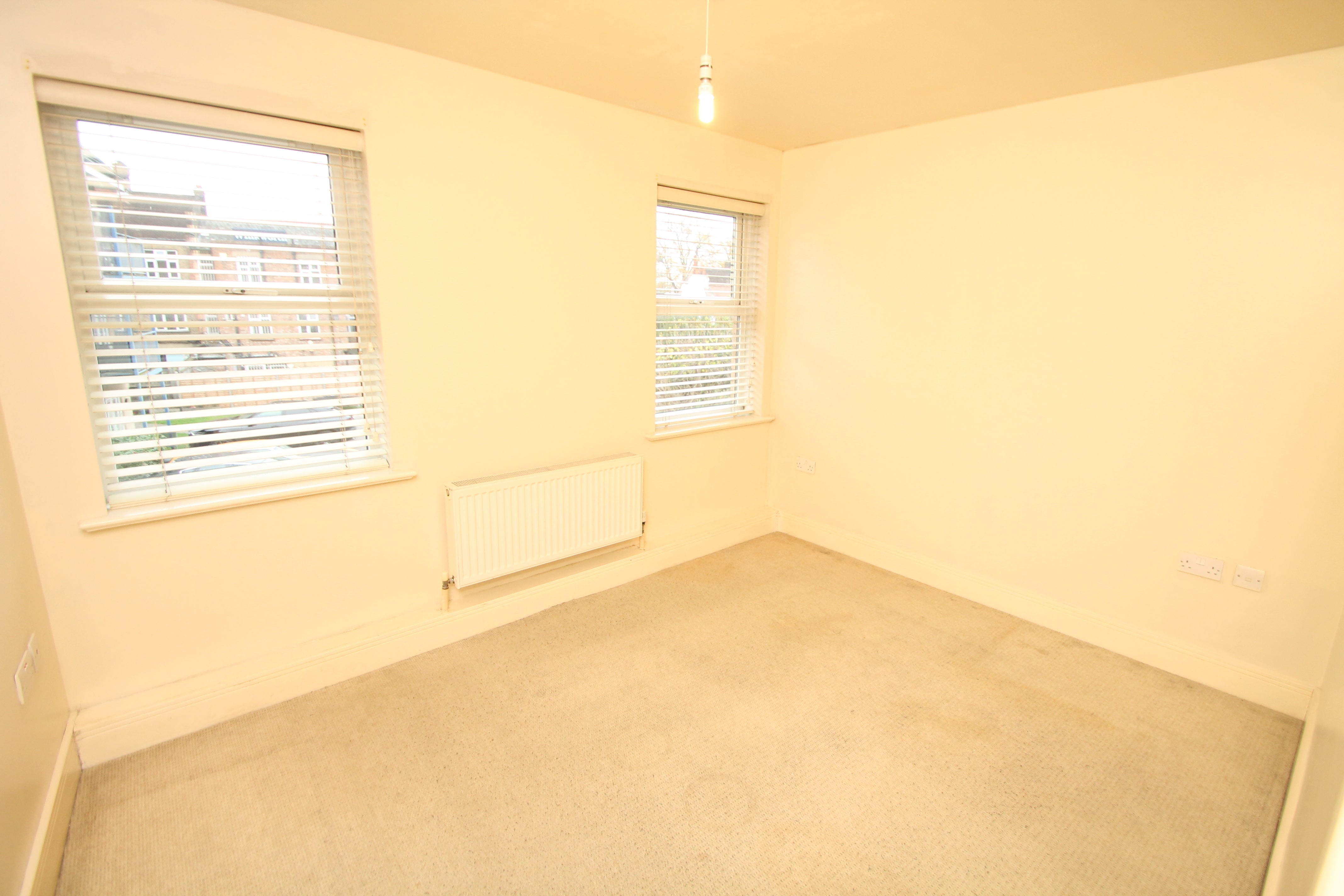 Flat Burnhill Road in Greater London