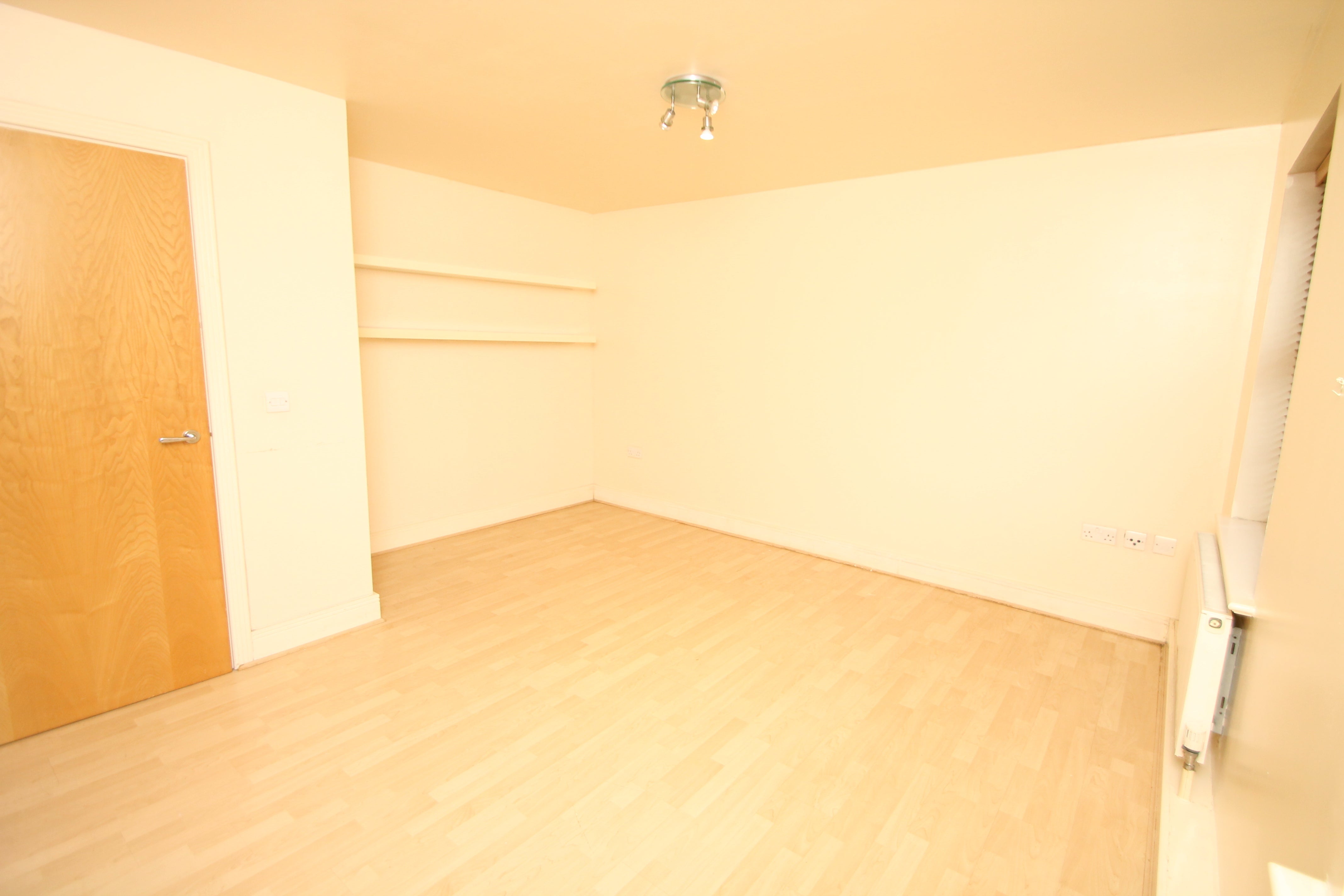 Flat Burnhill Road in Greater London
