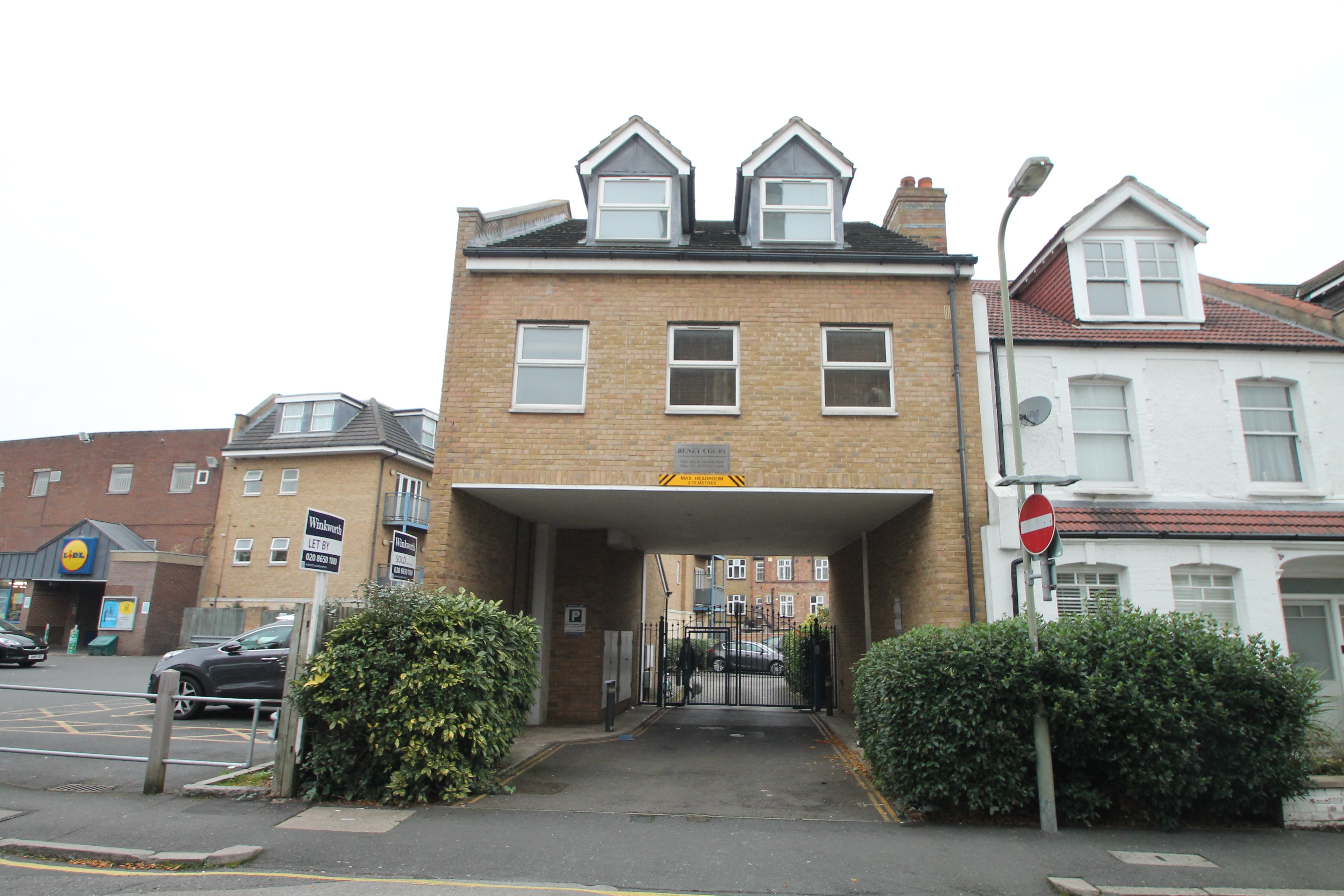 Flat Burnhill Road in Greater London