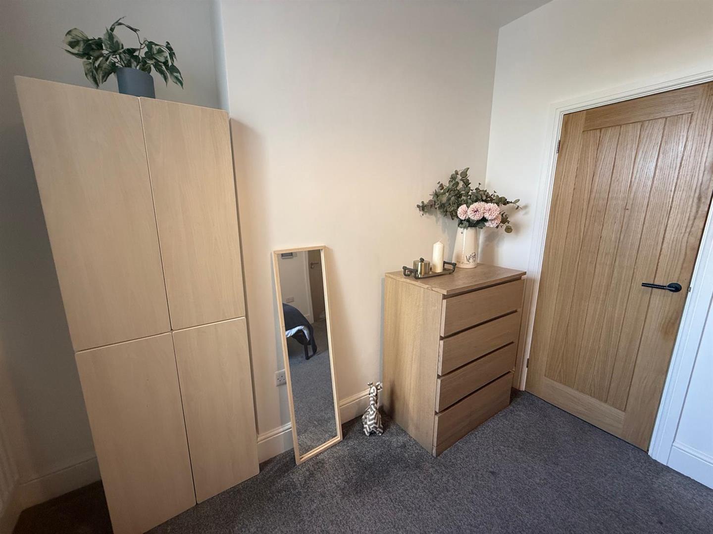 Room West Hill Drive in Mansfield Woodhouse