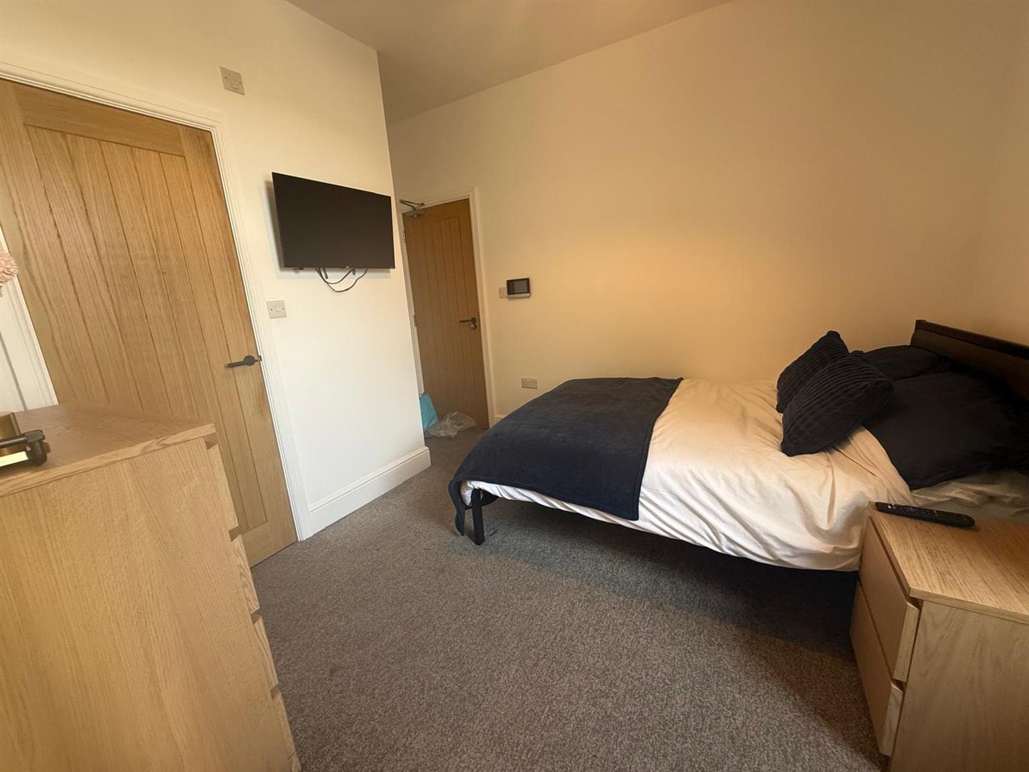 Room West Hill Drive in Mansfield Woodhouse