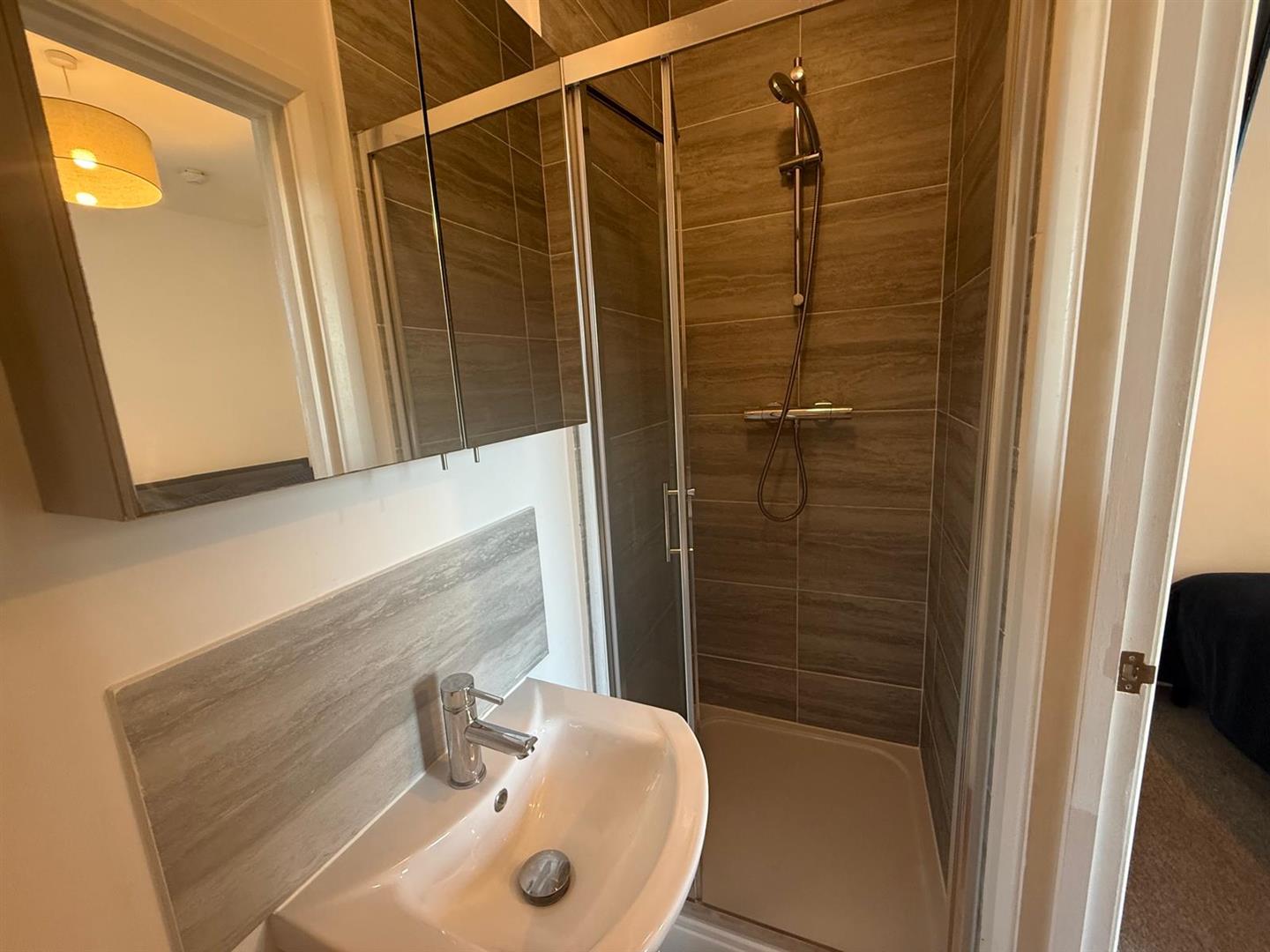 Room West Hill Drive in Mansfield Woodhouse