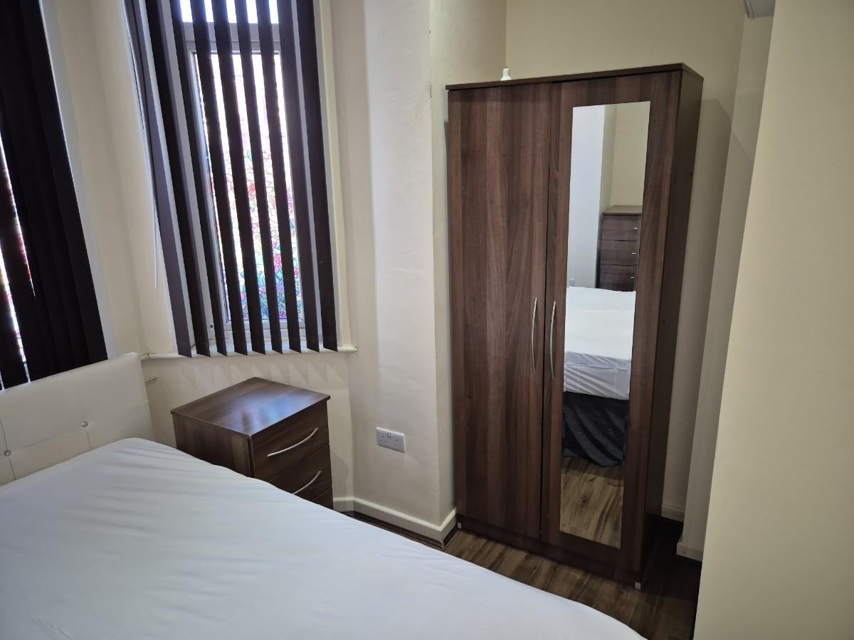 Room Acland Road in Greater London