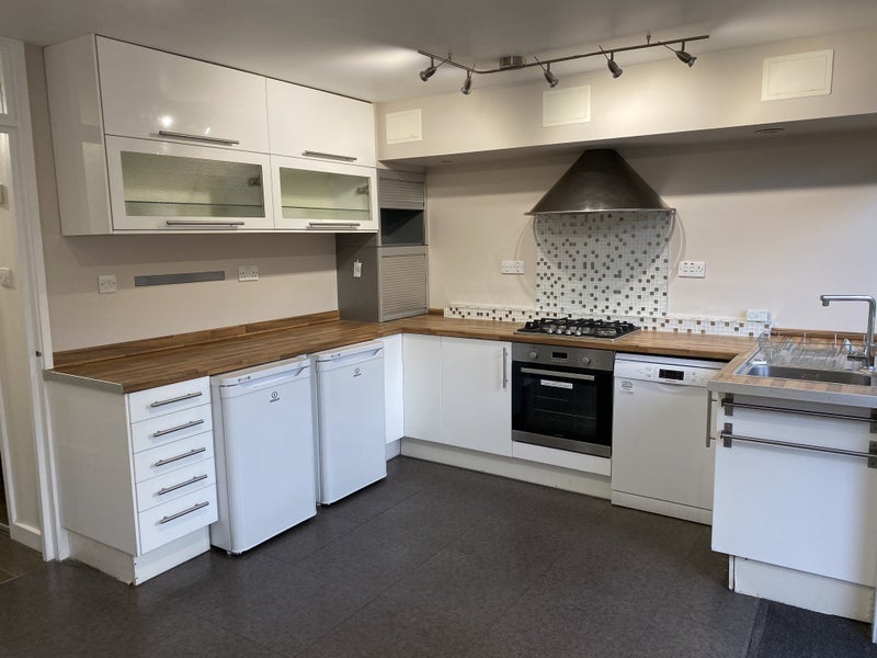 Room Glenister Road in Greater London