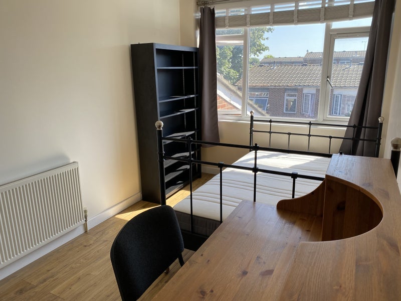 Room Glenister Road in Greater London