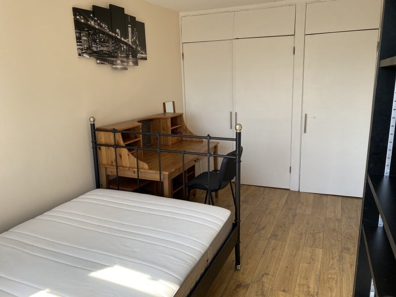 Room Glenister Road in Greater London