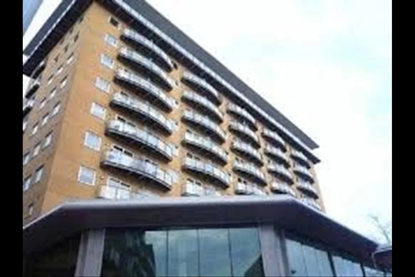 Flat High Street in Greater London