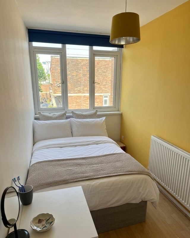 Room Stewarts Road in Greater London