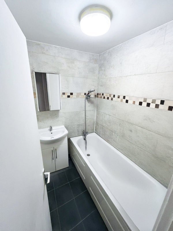 Room Stewarts Road in Greater London