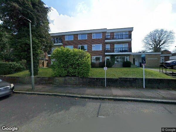 Flat Oaklands Road in Greater London