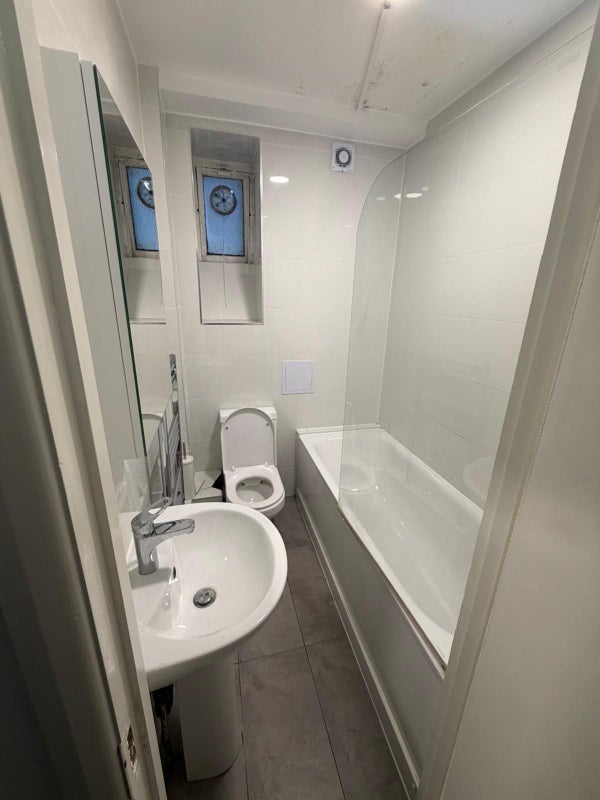 Room Brett Road in Greater London