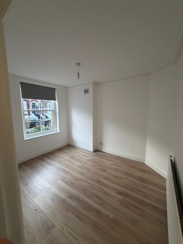 Room Brett Road in Greater London