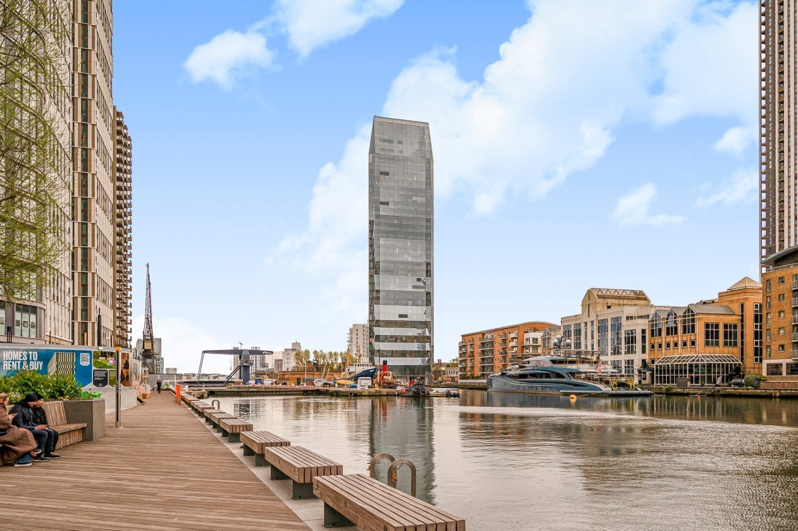 Flat Dollar Bay Place in Greater London