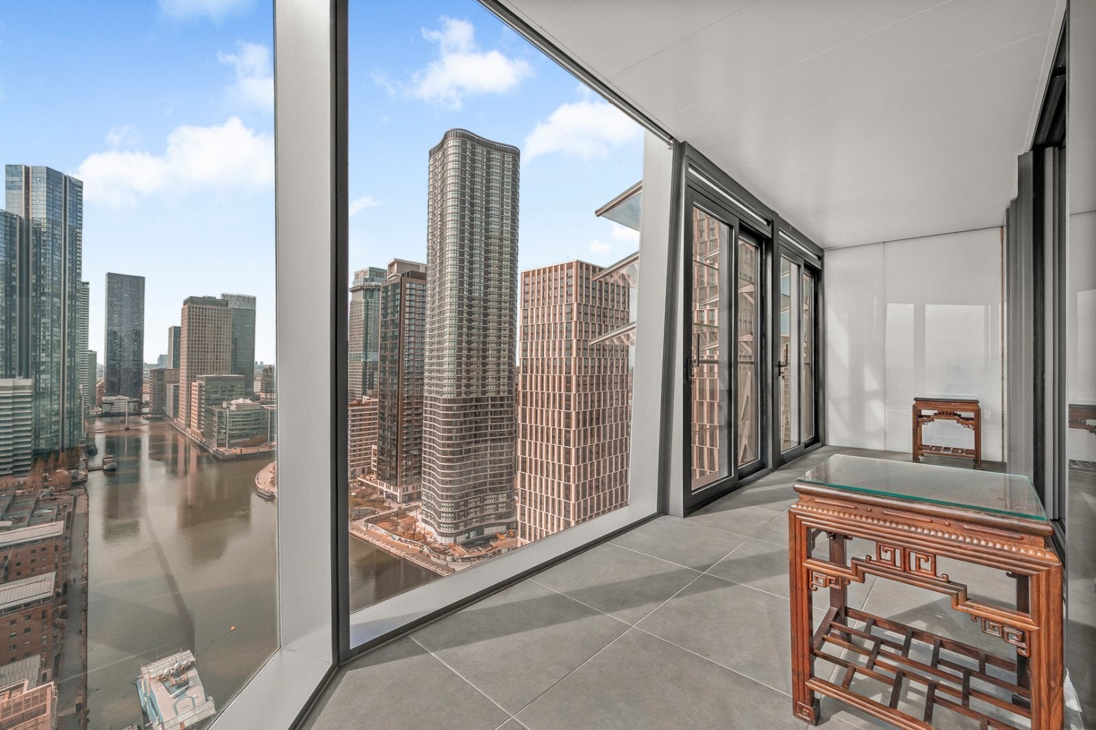 Flat Dollar Bay Place in Greater London