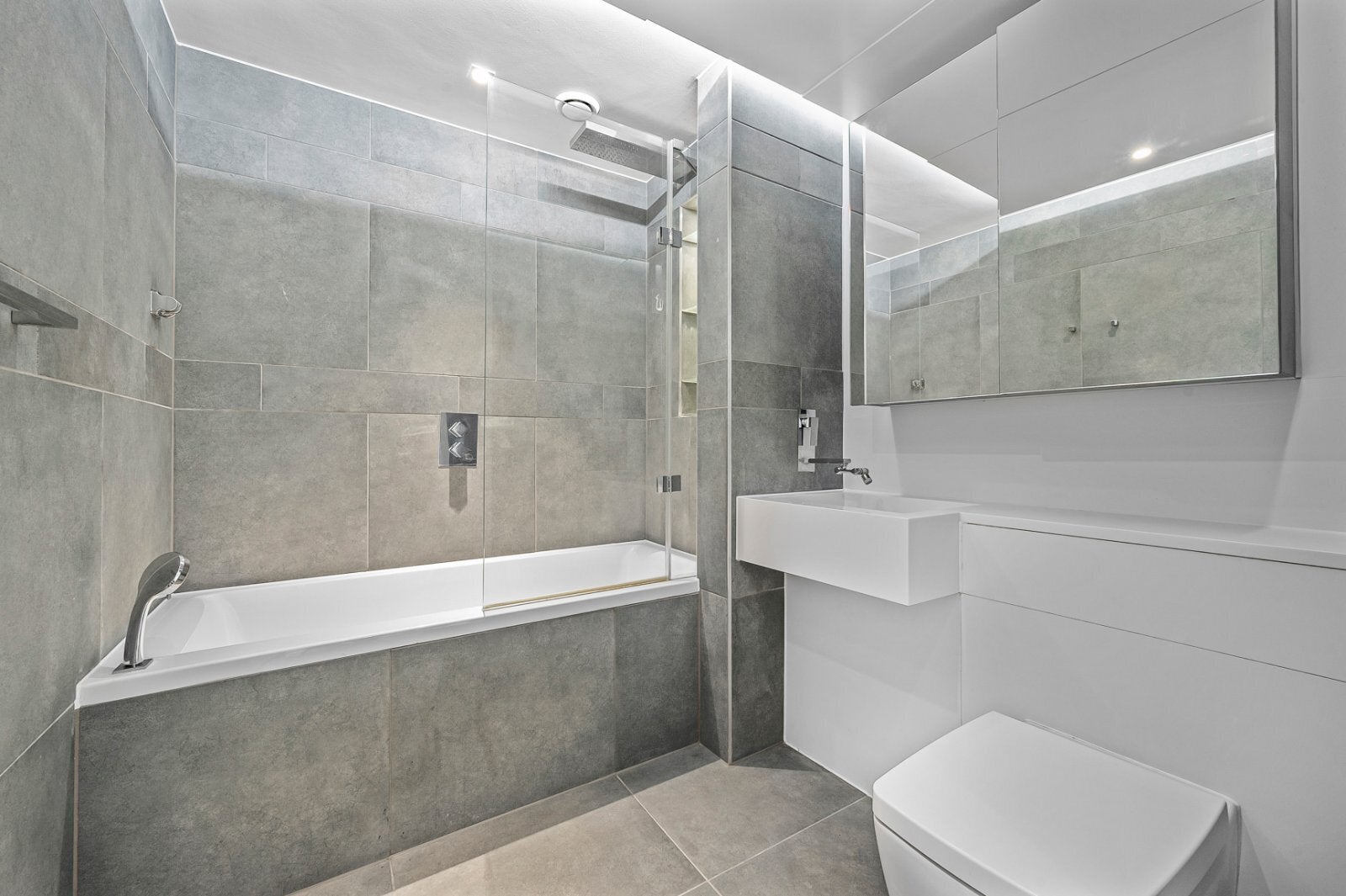 Flat Dollar Bay Place in Greater London