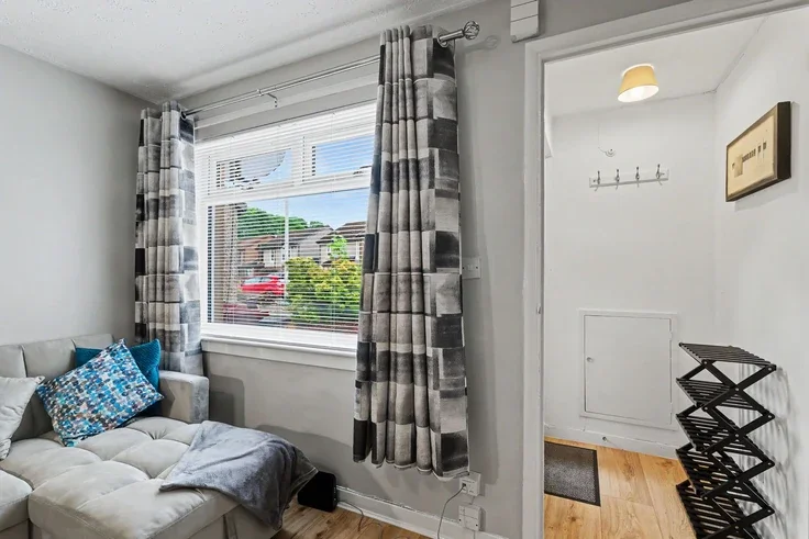Flat Rosebank Avenue in Falkirk