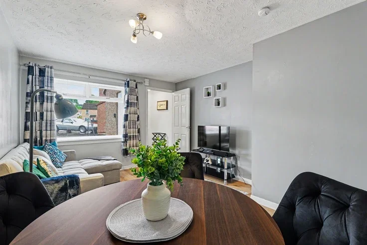 Flat Rosebank Avenue in Falkirk
