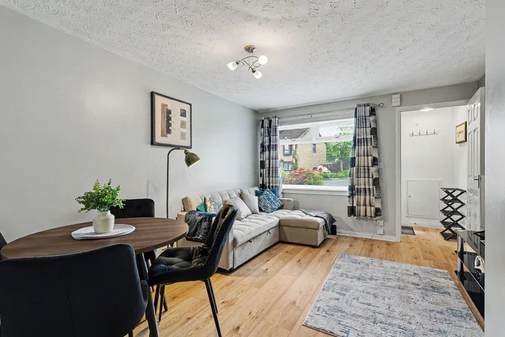Flat Rosebank Avenue in Falkirk