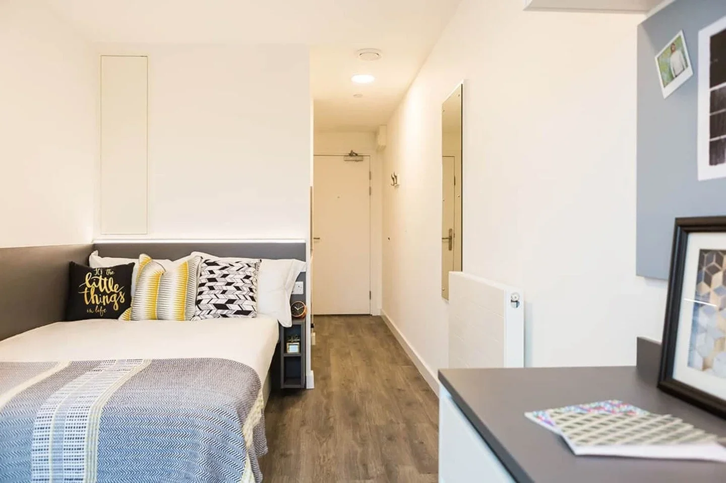 Flat Westway in Greater London