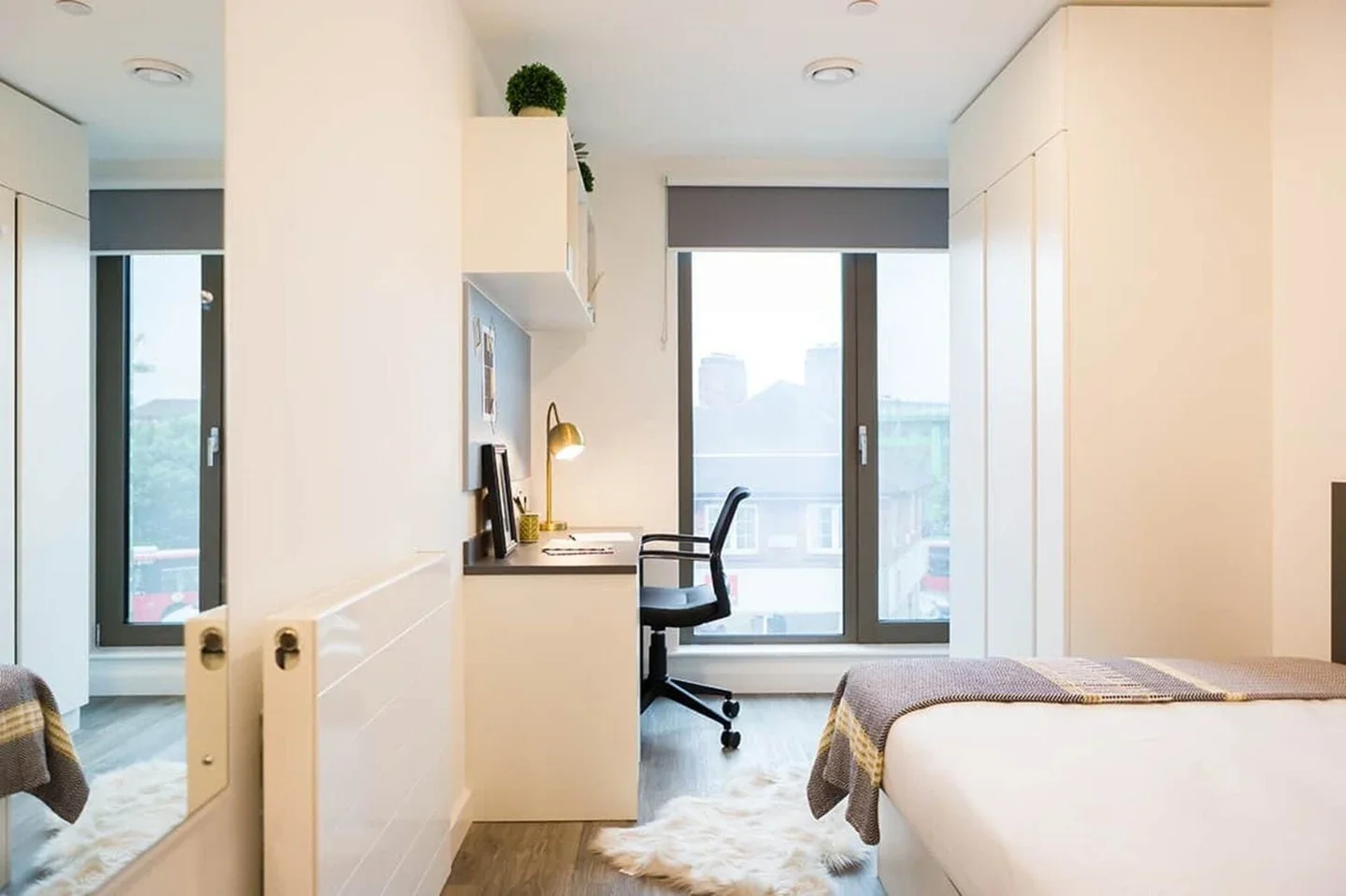 Flat Westway in Greater London