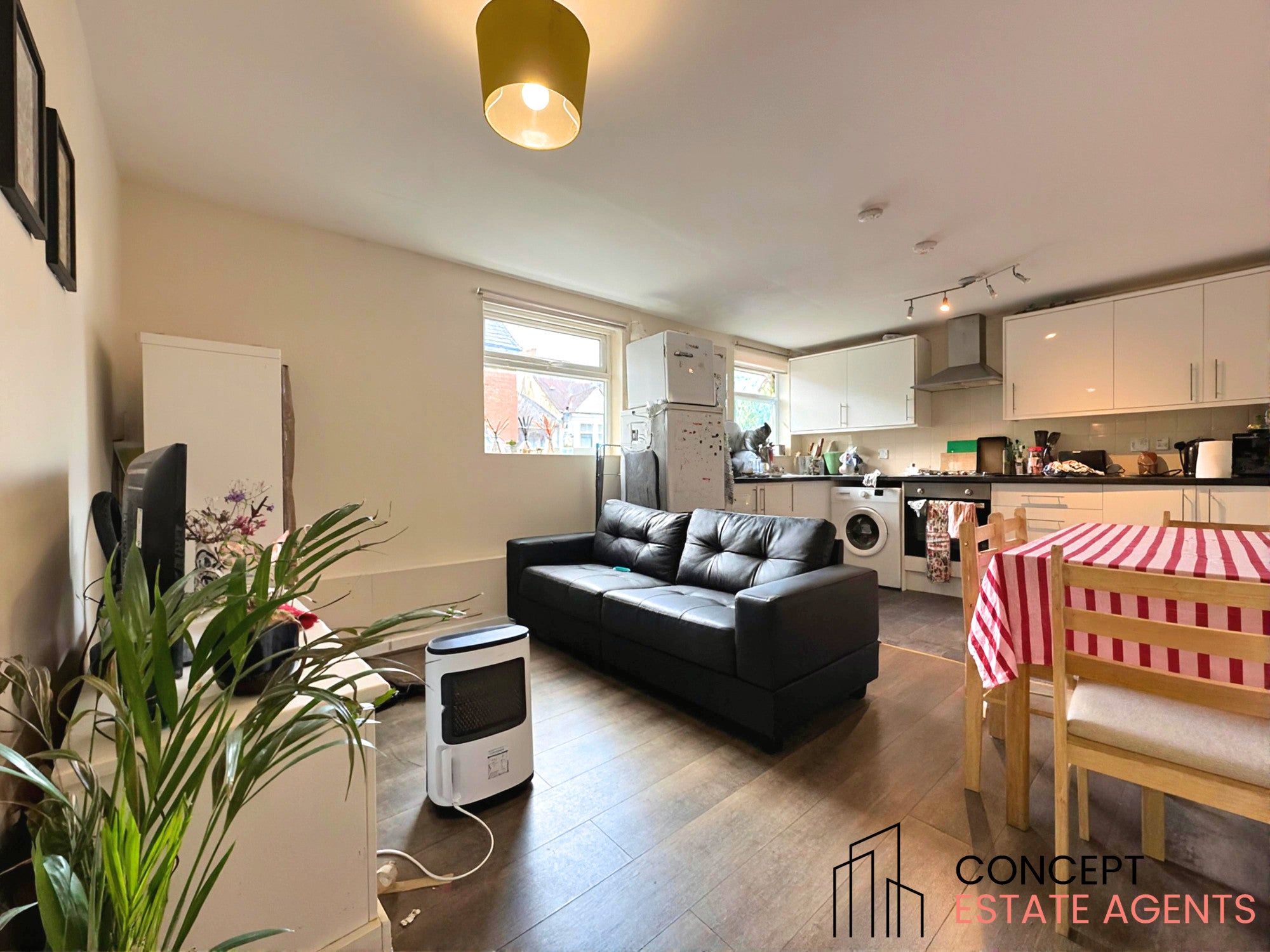 Flat Mellison Road in Greater London