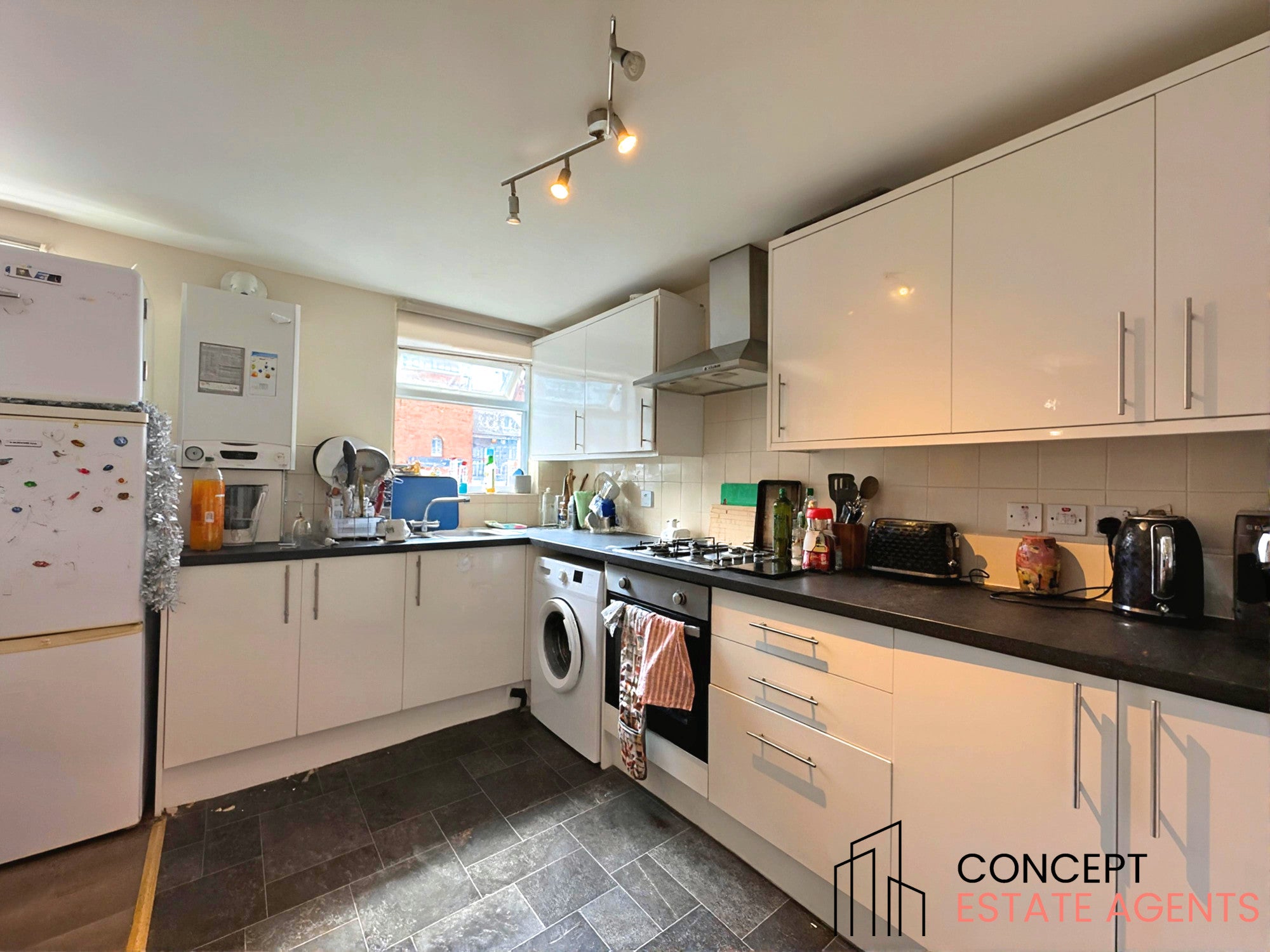 Flat Mellison Road in Greater London