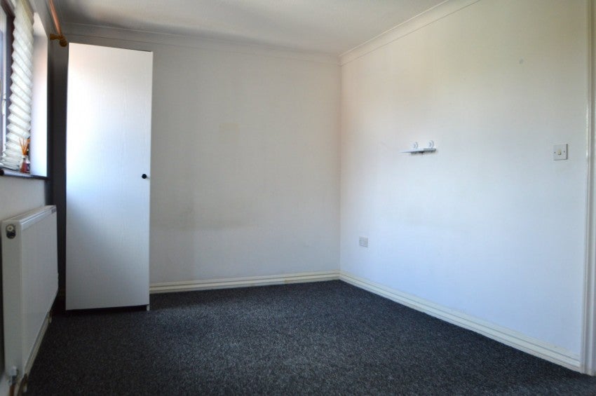 Flat Osborne Street in Slough