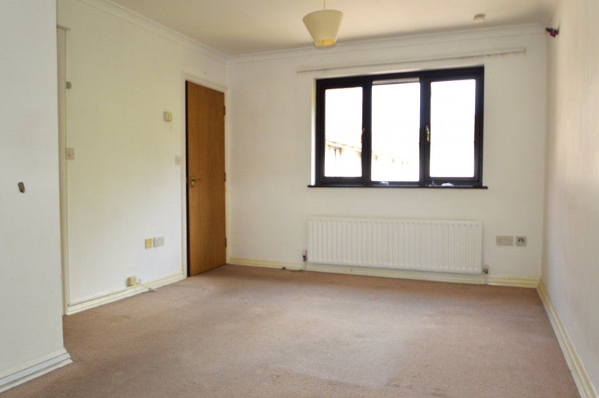 Flat Osborne Street in Slough