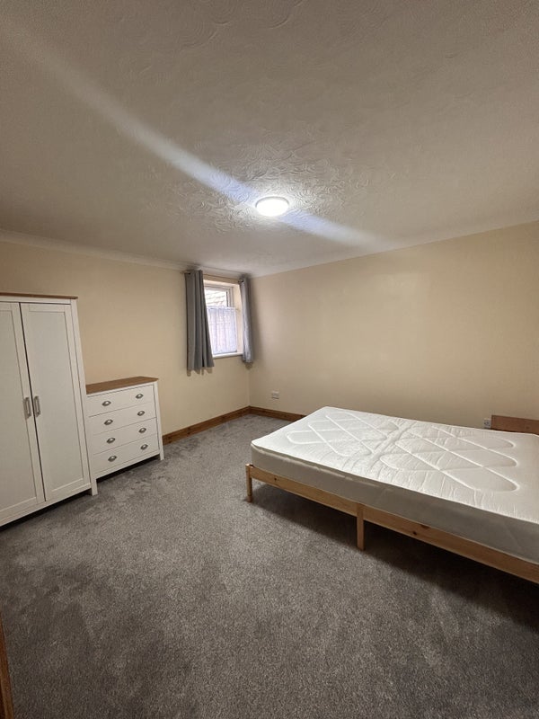 Room Columbia Road in Bournemouth