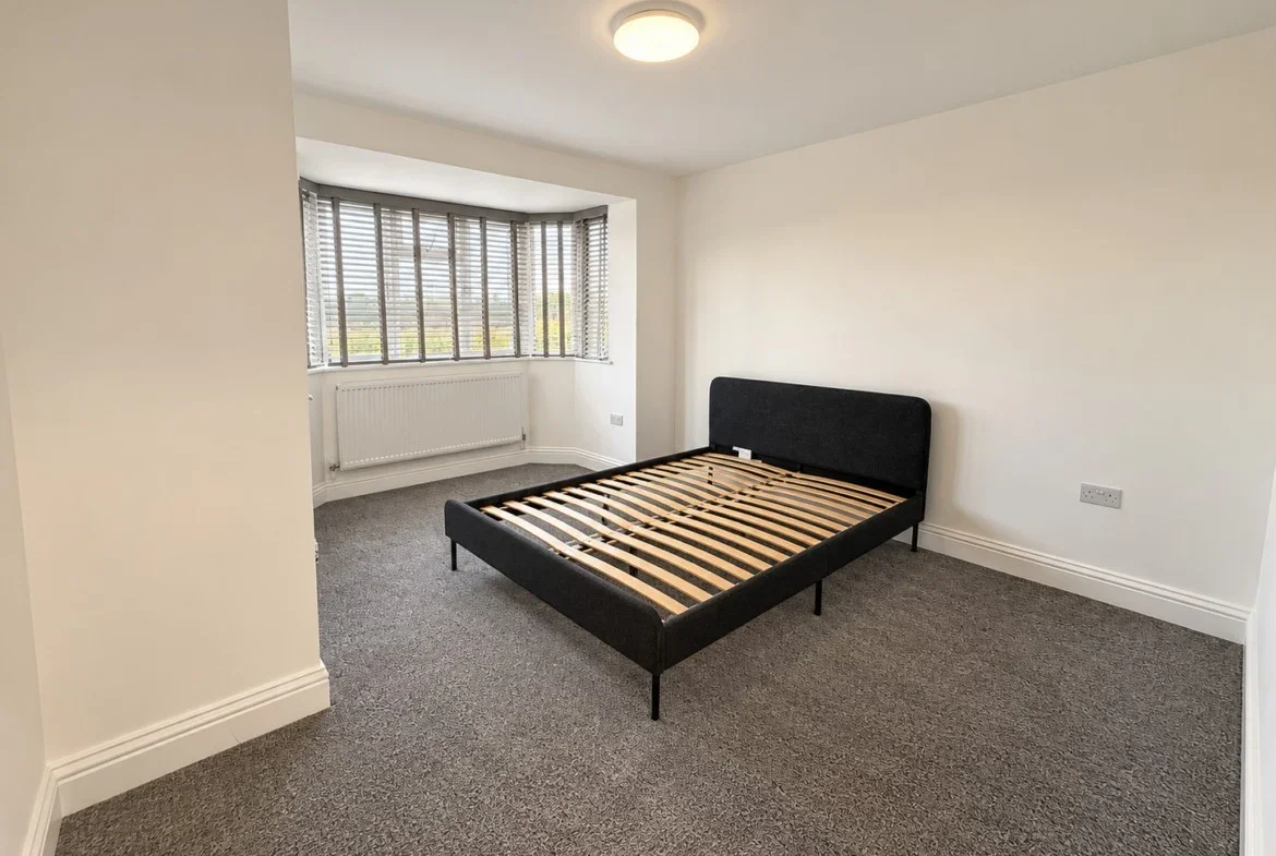Flat Old Ruislip Road in Greater London