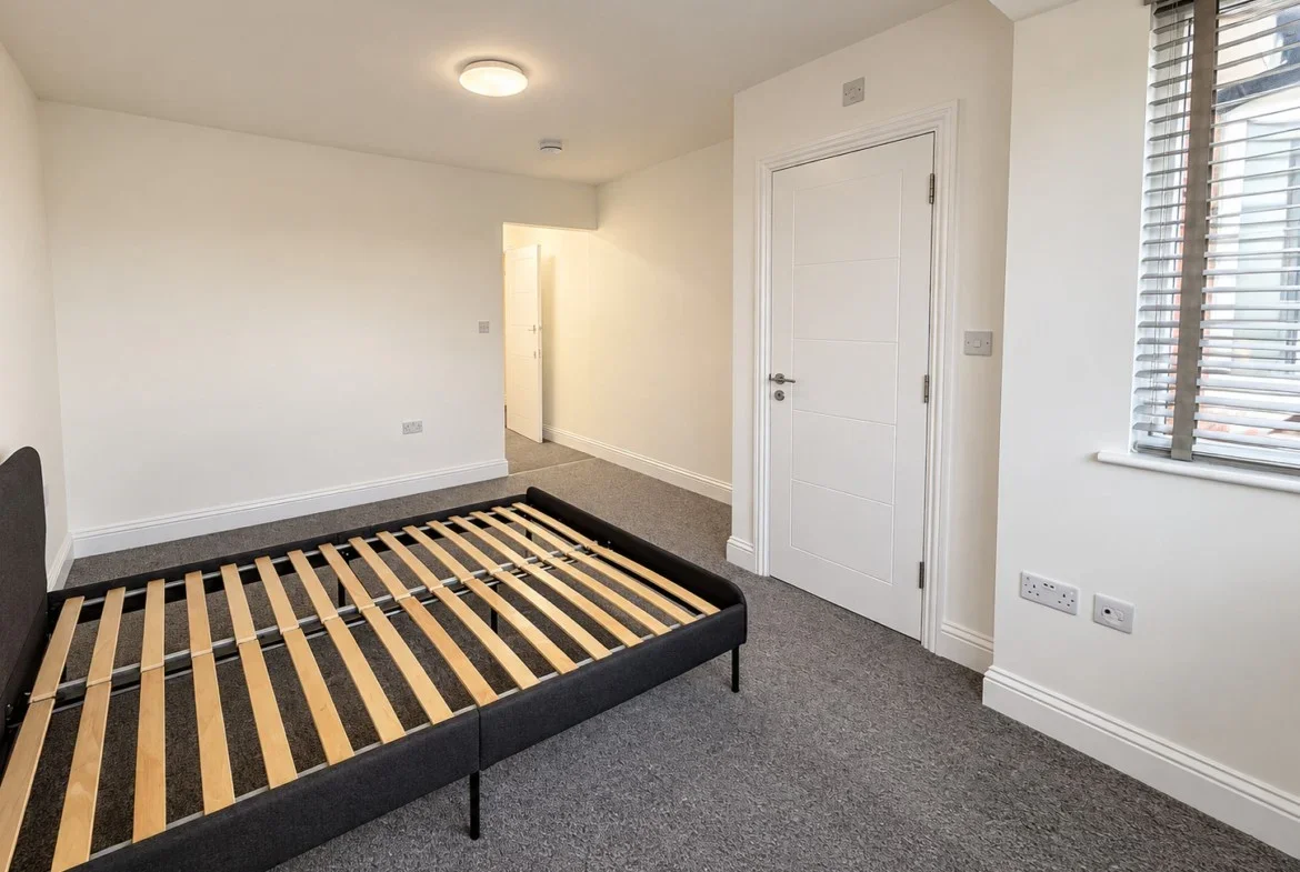 Flat Old Ruislip Road in Greater London