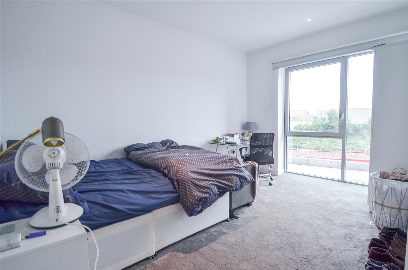 Flat Botanic Square in Greater London