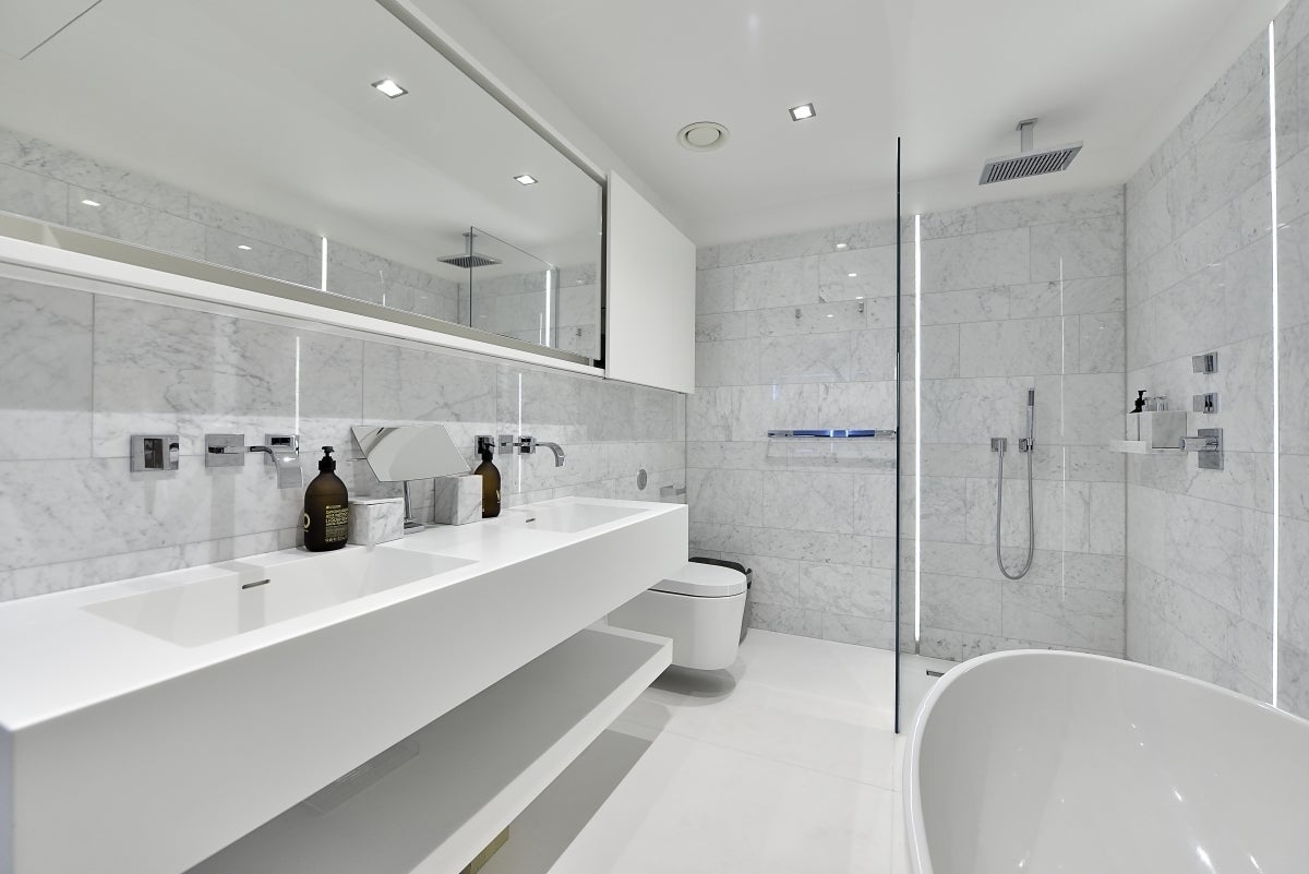Flat Essex Street in City of Westminster