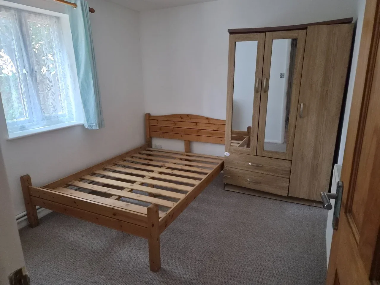 Flat Bowyer Close in Greater London
