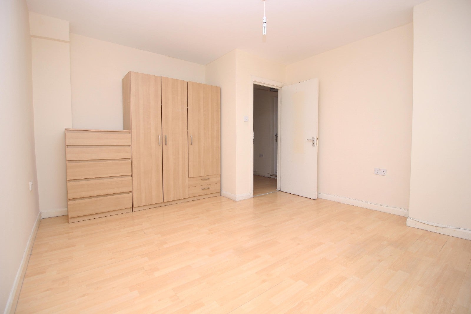 Flat Blithbury Road in Greater London