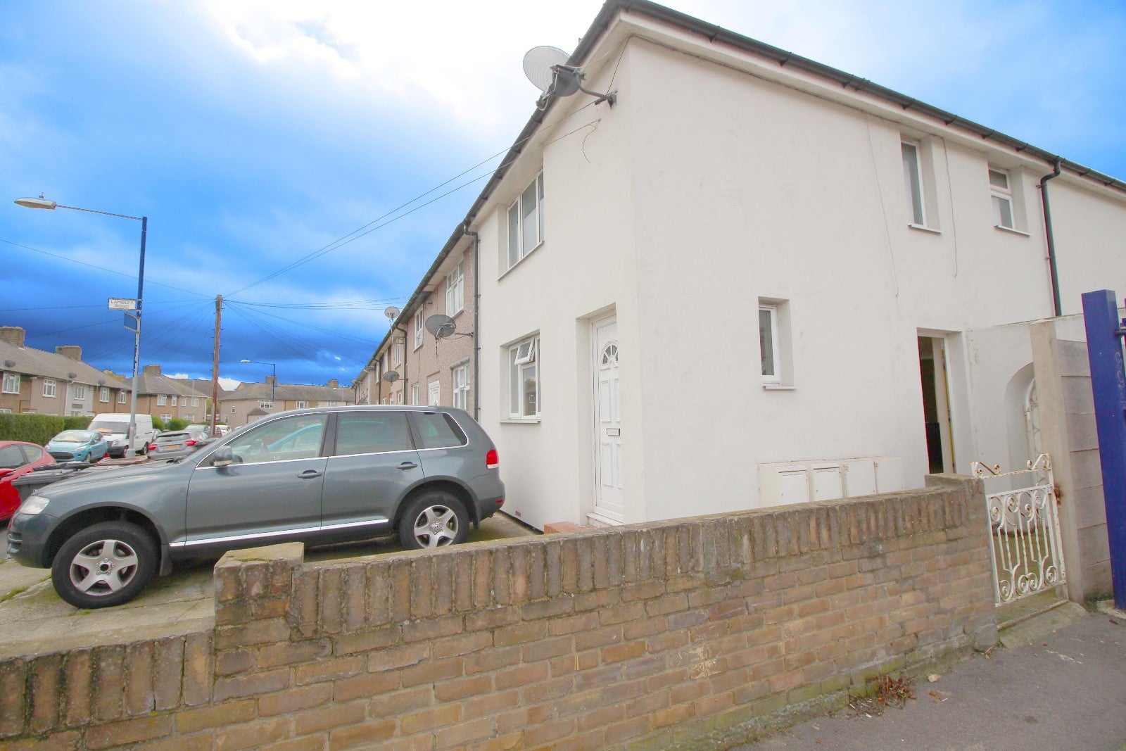 Flat Blithbury Road in Greater London