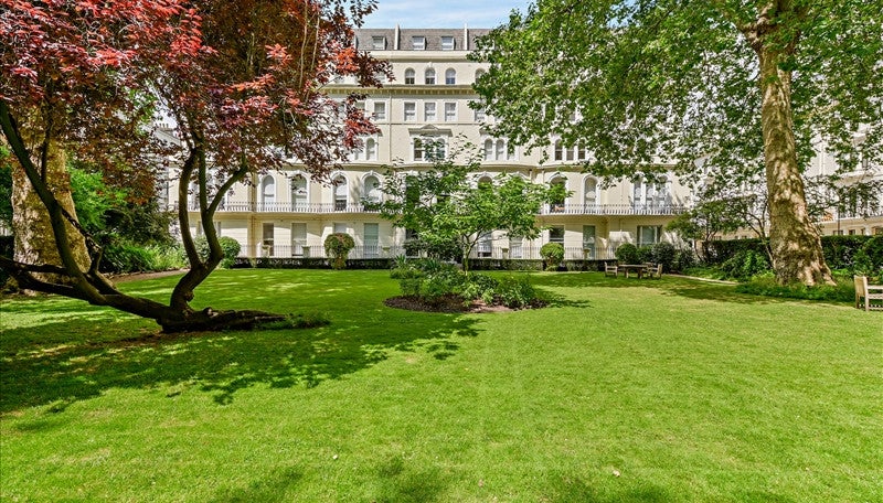 Flat Kensington Gardens Square in City of Westminster