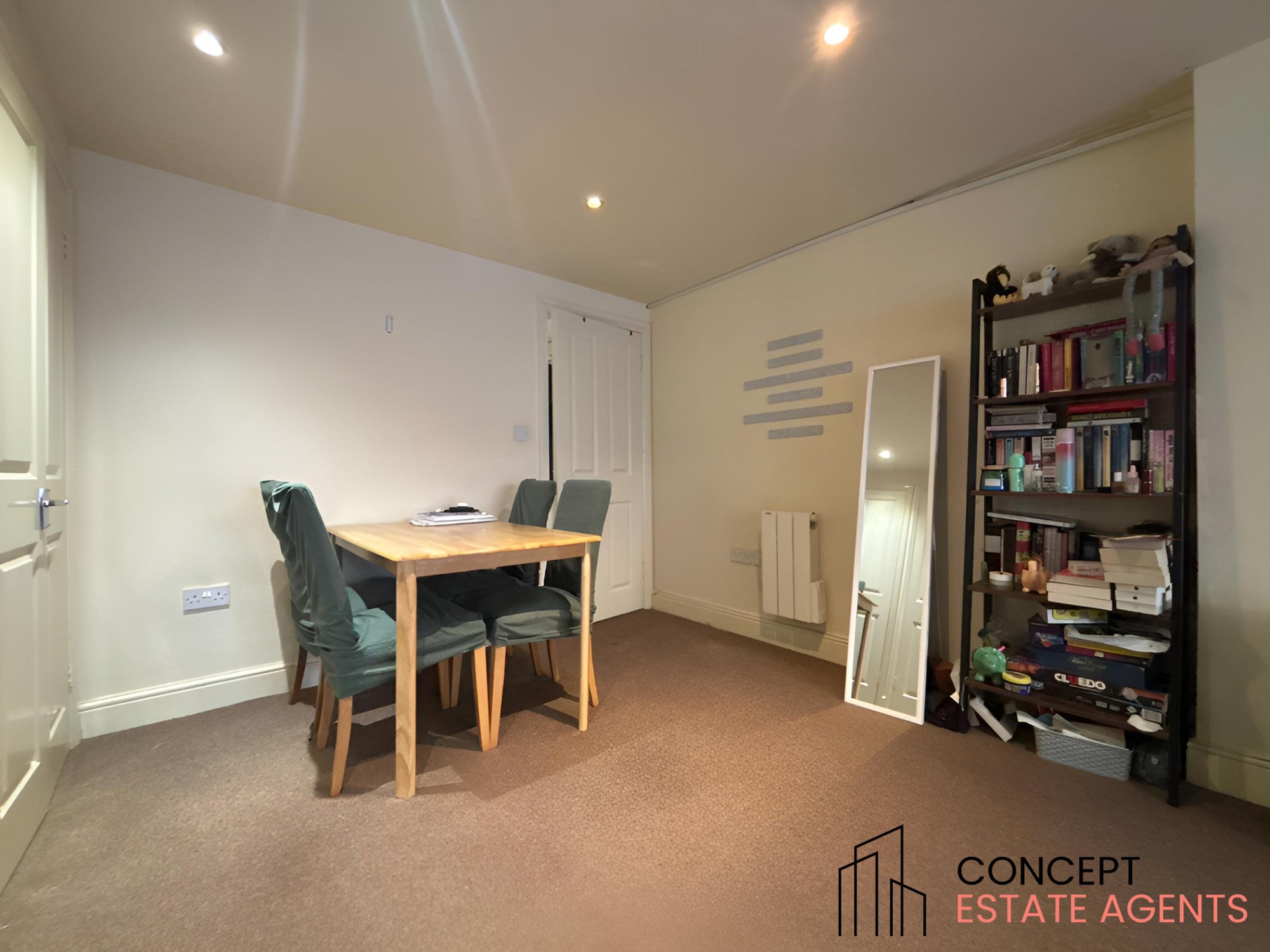 Flat Glenburnie Road in Greater London