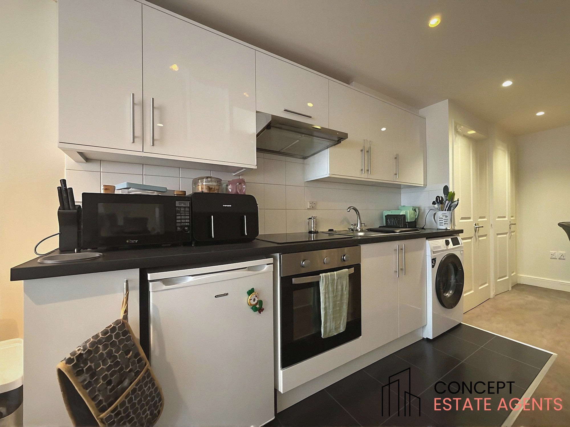 Flat Glenburnie Road in Greater London
