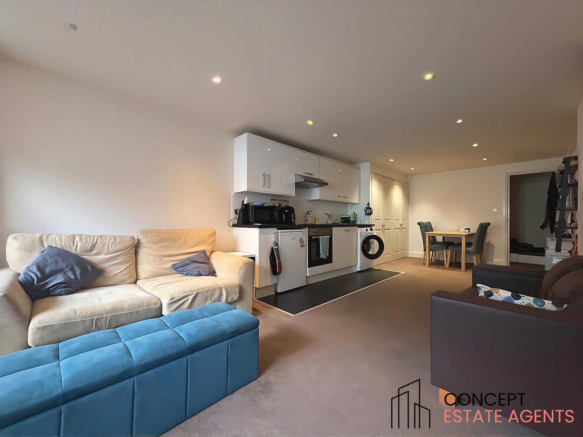 Flat Glenburnie Road in Greater London